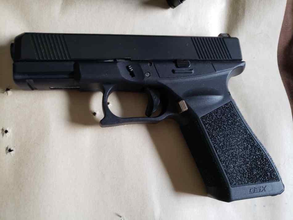 GLOCK 17.19 2.jpg