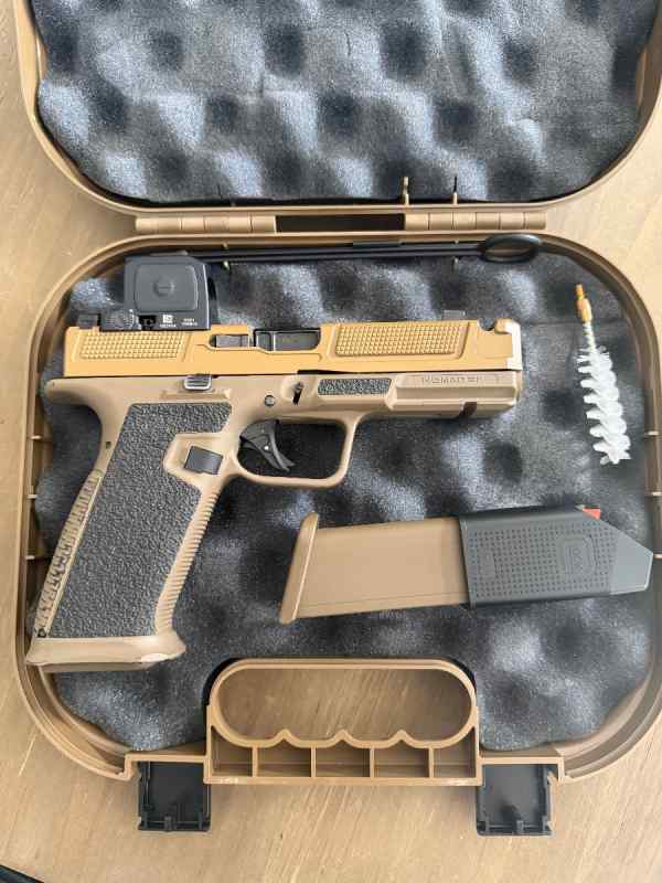 ARC division Nomad Glock 17 Trijcon RCR 