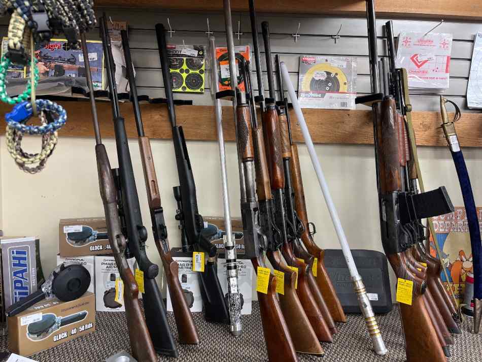 LOT OF SHOTGUNS 